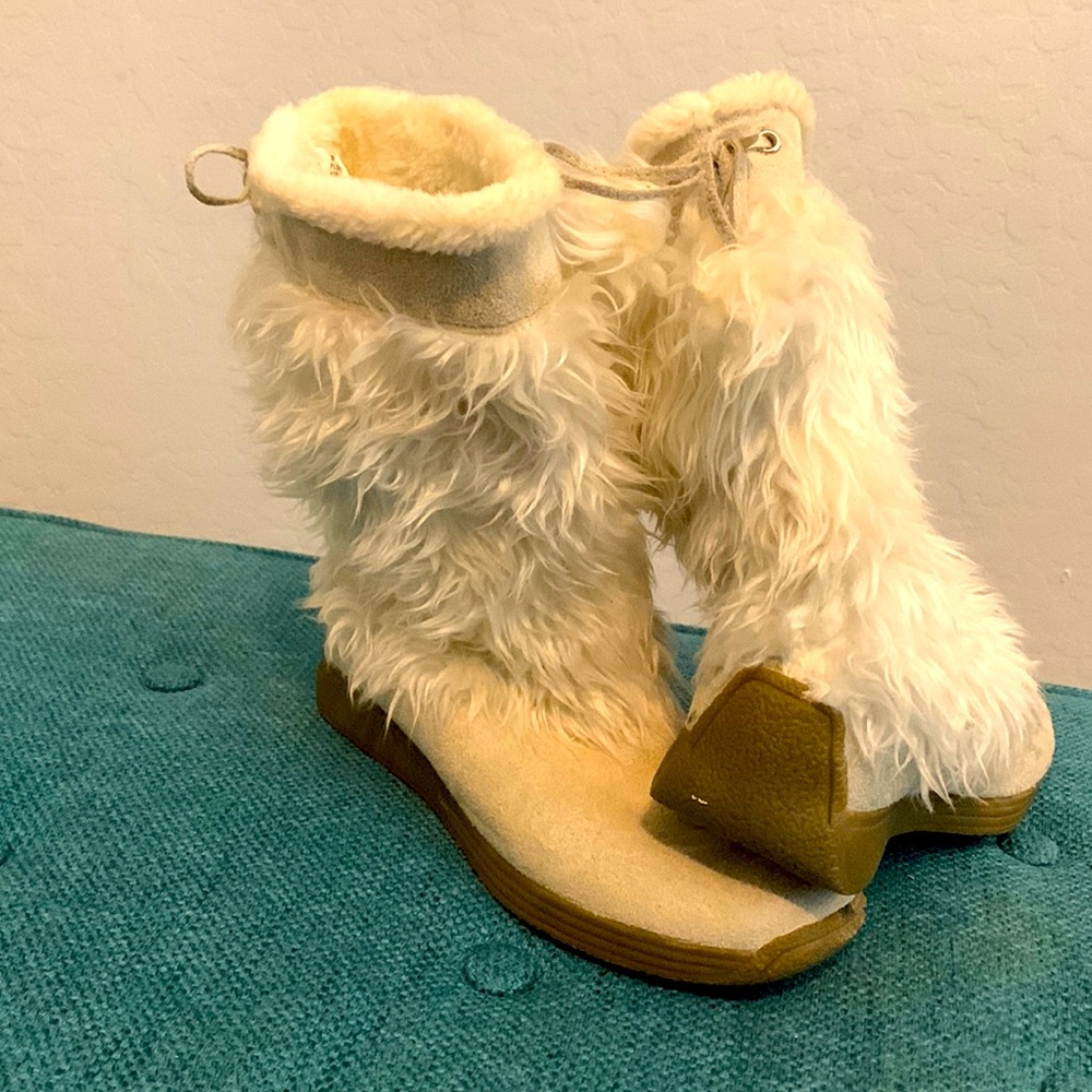 Fluffy off white boots